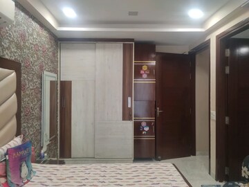 Building Lobby in 3 BHK Builder Floor at Palam Vihar – for Sale