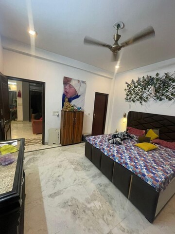 Bedroom in 3 BHK Builder Floor at Palam Vihar – for Sale