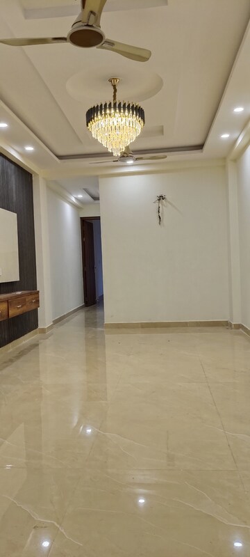 Furnished Amenities in 3 BHK Builder Floor at Chattarpur – for Sale