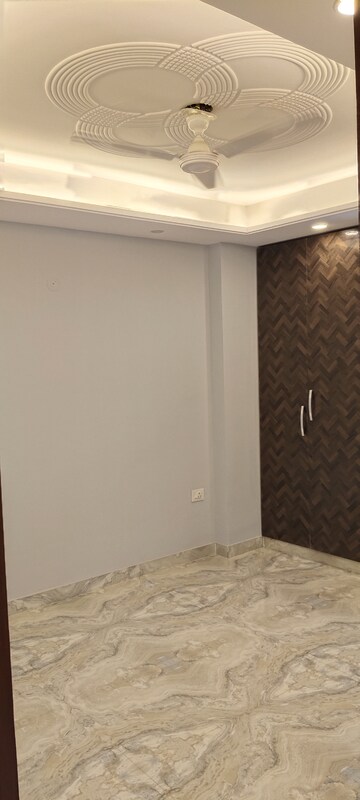 Master Bedroom in 3 BHK Builder Floor at Chattarpur – for Sale