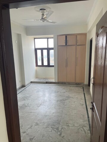 Room in 4 BHK Apartment at Sector 11 Dwarka – for Sale