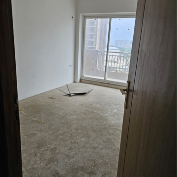 Room in 3 BHK Apartment at ABA Ivy County, Sector 75 – for Sale