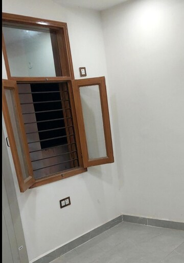 Room in 1 BHK Builder Floor at Sector 73 – for Sale