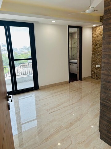 Room in 3 BHK Builder Floor at Uppal Southend, Sector 49 – for Sale