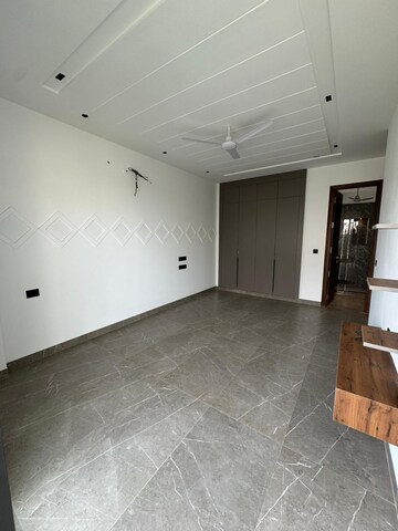 Room in 3 BHK Builder Floor at Sushant Lok 2, Sector 57 – for Sale