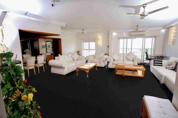 Bedroom in 4 BHK Apartment at Marine Drive – for Sale