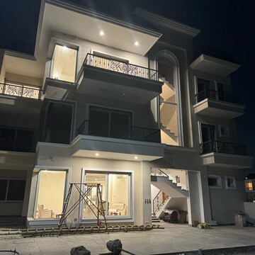 5 BHK Builder Floor – Exterior View View at North Mullanpur - for Sale
