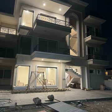 5 BHK Builder Floor – Exterior View View at South Mullanpur - for Sale