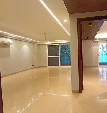 Room in 3 BHK Builder Floor at Igi Airport Area – for Sale