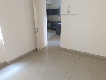 Room in 3 BHK Apartment at Amrapali Golf Homes, Sector 4, Greater Noida – for Sale