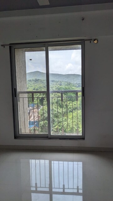 Room in 1 BHK Apartment at Vihang Valley Phase 3, Kasarvadavali – for Sale