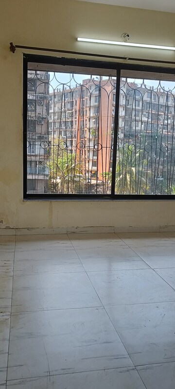 Room in 3 BHK Apartment at Royal Palms Garden View, Goregaon East – for Sale