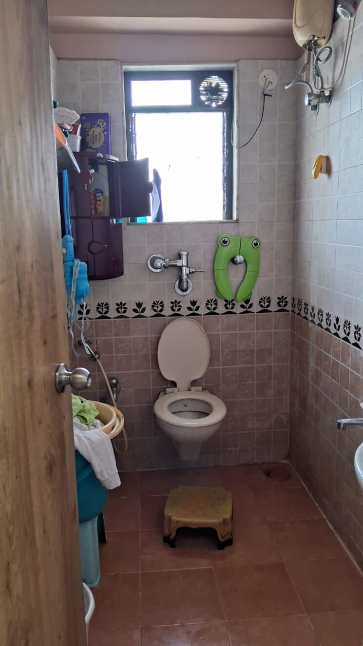 Attached Bathroom, raunak-laxmi-narayan-residency 2 Bedroom 770 Sq.Ft. Apartment In Pokhran Road No Two Thane 7414710