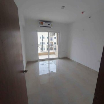 Room in 2 BHK Apartment at Signature Global City, Sector 37d – for Sale