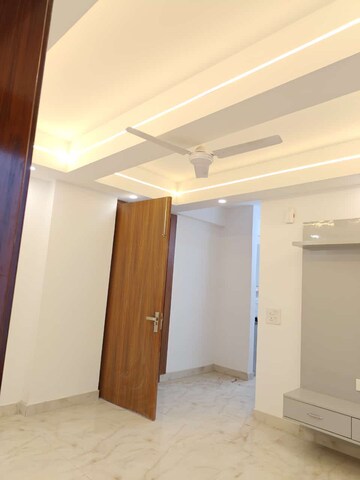 Room in 2 BHK Builder Floor at Paryavaran Complex – for Sale