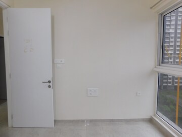 Room in 2.5 BHK Apartment at Hiranandani Cardinal, Ghodbunder Road – for Sale