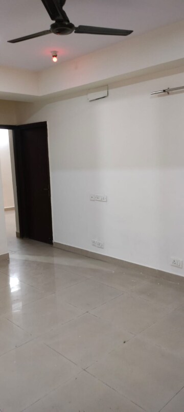 Room in 2 BHK Apartment at Panchsheel Greens II, Sector 16 Greater Noida – for Sale