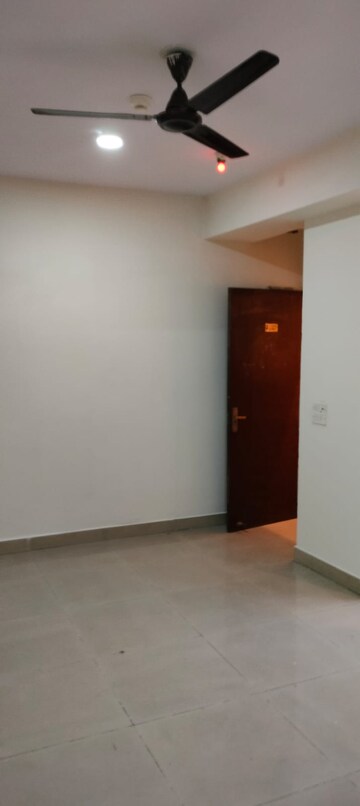 Room in 2 BHK Apartment at Panchsheel Greens II, Sector 16 Greater Noida – for Sale