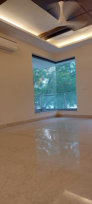 Room in 4 BHK Builder Floor at South City 1 – for Sale