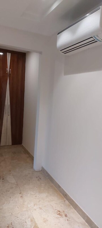 Room in 4 BHK Builder Floor at South City 1 – for Sale