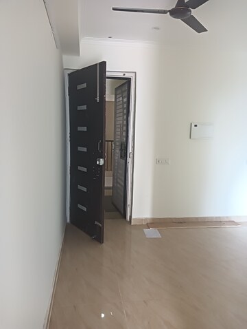 Room in 2 BHK Apartment at Gaur Yamuna City 16th Park View, Gaur Yamuna City – for Sale
