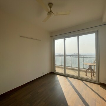 Room in 4 BHK Apartment at Conscient Heritage Max, Sector 102 – for Sale