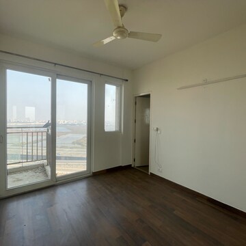 Room in 4 BHK Apartment at Conscient Heritage Max, Sector 102 – for Sale