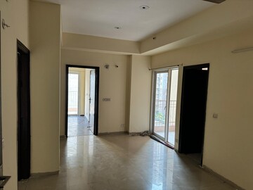 Room in 2 BHK Apartment at Ajnara Le Garden, Sector 16b Greater Noida – for Sale