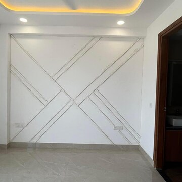 Room in 3 BHK Builder Floor at BPTP Amstoria Country Floor , Sector 102 – for Sale