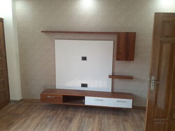 Furnished Amenities in 3 BHK Builder Floor at Sector 85 – for Sale