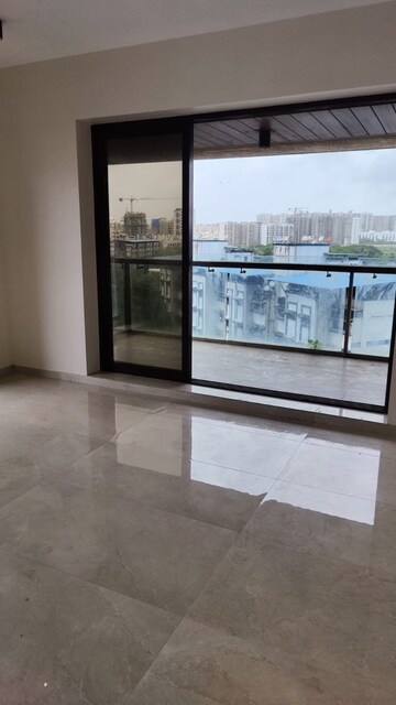Room in 6 BHK Apartment at Lake Front Solitaire, Powai – for Sale