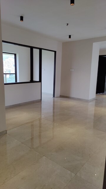 Room in 6 BHK Apartment at Lake Front Solitaire, Powai – for Sale
