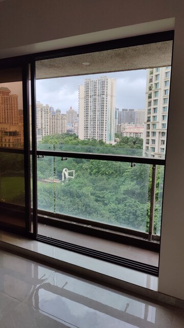 Room in 6 BHK Apartment at Lake Front Solitaire, Powai – for Sale