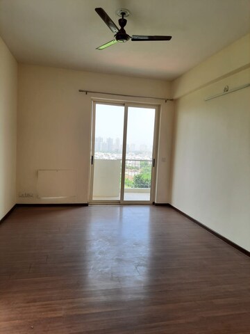 Room in 3 BHK Apartment at DLF The Skycourt, Sector 86 – for Sale