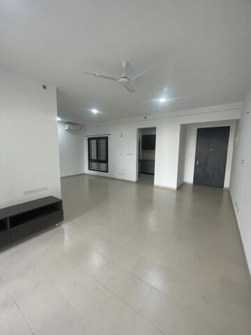 Room in 3.5 BHK Apartment at SS Cendana, Sector 83 – for Sale
