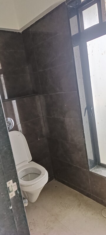 Bathroom in 1 BHK Apartment at Arihant Skyline, Dadar West – for Sale