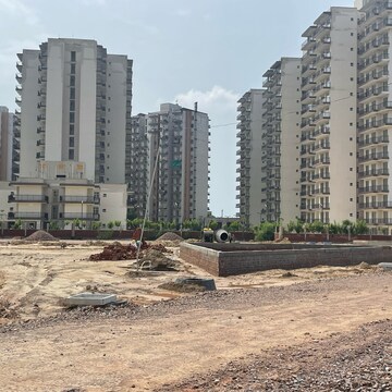  Plot – Exterior View View at BPTP Amstoria Plot, Sector 102 - for Sale