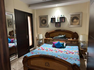 Bedroom in 3.5 BHK Builder Floor at Ansal Sushant Lok I, Sector 43 – for Sale