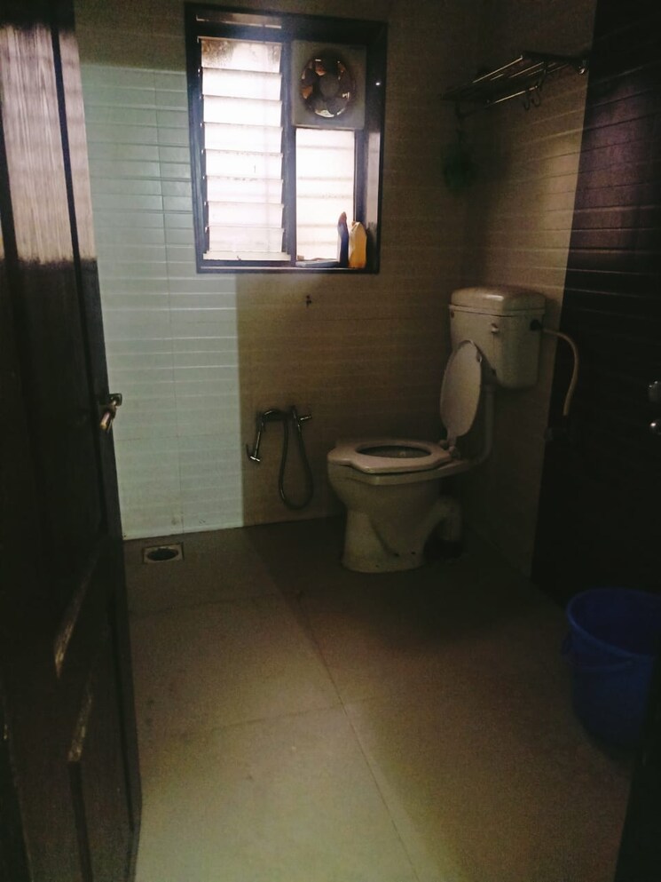 Bathroom, pawar-baug-apartments 2 Bedroom 995 Sq.Ft. Apartment In Ghorpadi Pune 7418364