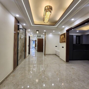 Room in 3 BHK Builder Floor at BPTP Amstoria Country Floor , Sector 102 – for Sale