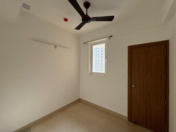 Room in 3 BHK Apartment at Panchsheel Greens II, Sector 16 Greater Noida – for Sale