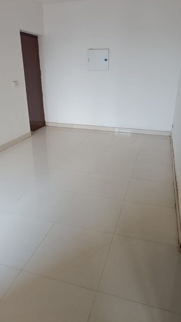 Room in 2 BHK Apartment at Omaxe Heights, Sector 86 – for Sale
