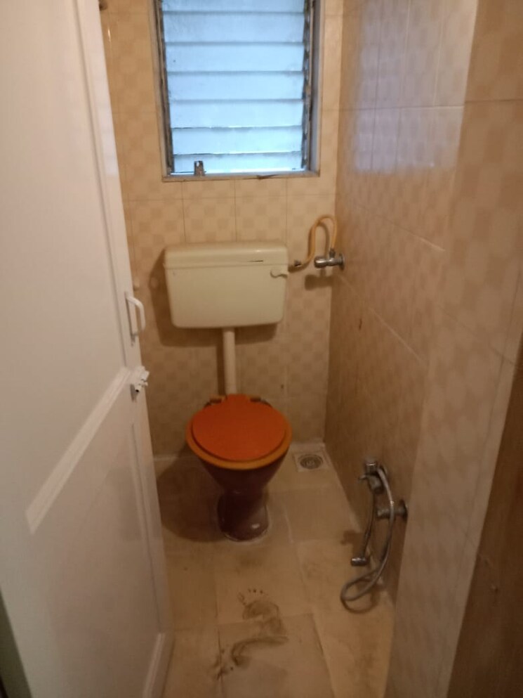 Bathroom, rashmi-complex-teen-hath-naka 2 Bedroom 700 Sq.Ft. Apartment In Thane West Thane 7419491