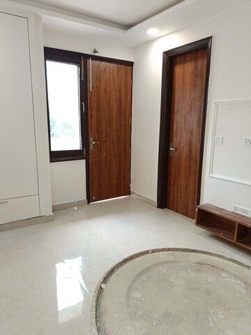 Room in 3 BHK Builder Floor at BPTP Eden Estate, Sector 81 – for Sale