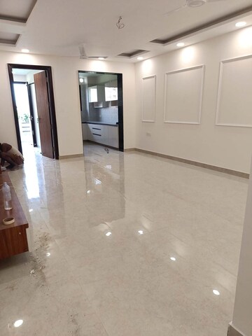 Room in 3 BHK Builder Floor at BPTP Eden Estate, Sector 81 – for Sale