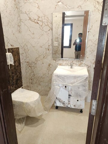 Bathroom in 3 BHK Builder Floor at BPTP Eden Estate, Sector 81 – for Sale