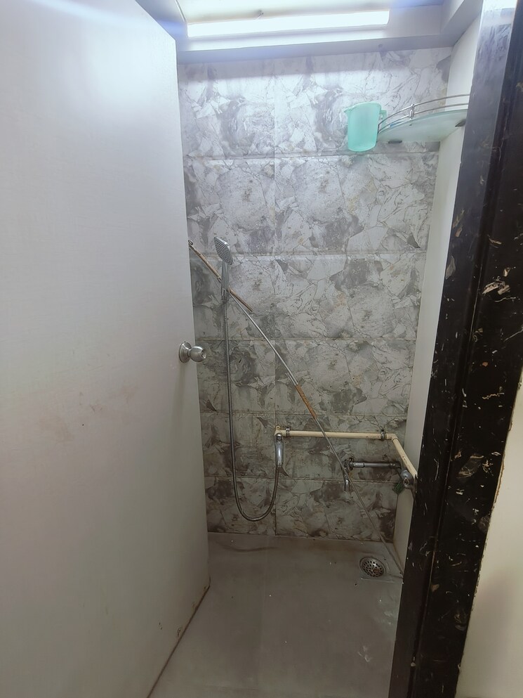 Bathroom, varun-apartments-parel 1 Bedroom 550 Sq.Ft. Apartment In Parel Mumbai 7419642