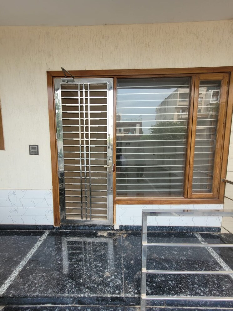 Exterior View, sector 16 4 Bedroom 300 Sq.Yd. Builder Floor In Sector 16 Faridabad 7420884