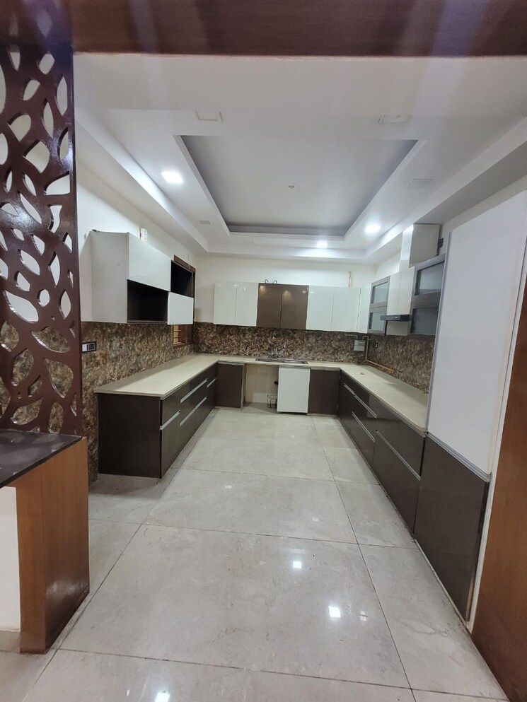 Kitchen, sector 16 4 Bedroom 300 Sq.Yd. Builder Floor In Sector 16 Faridabad 7420884