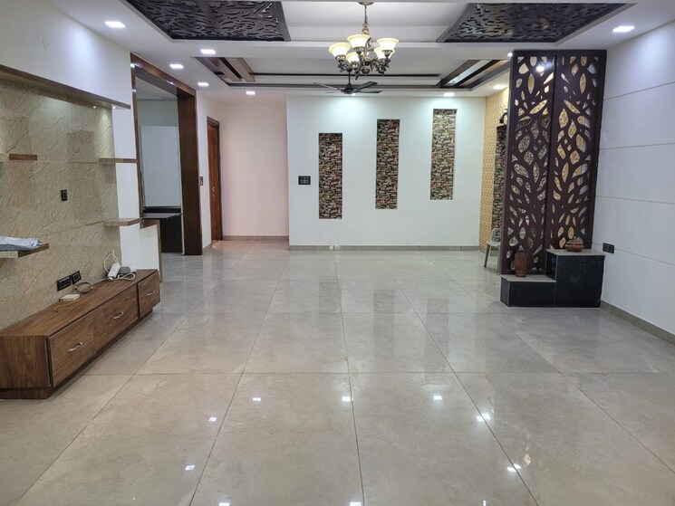 Room, sector 16 4 Bedroom 300 Sq.Yd. Builder Floor In Sector 16 Faridabad 7420884